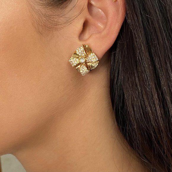 Luca Carati Diamond Flower Earrings 18K Yellow Gold 0.99Cttw - Picture 1 of 3